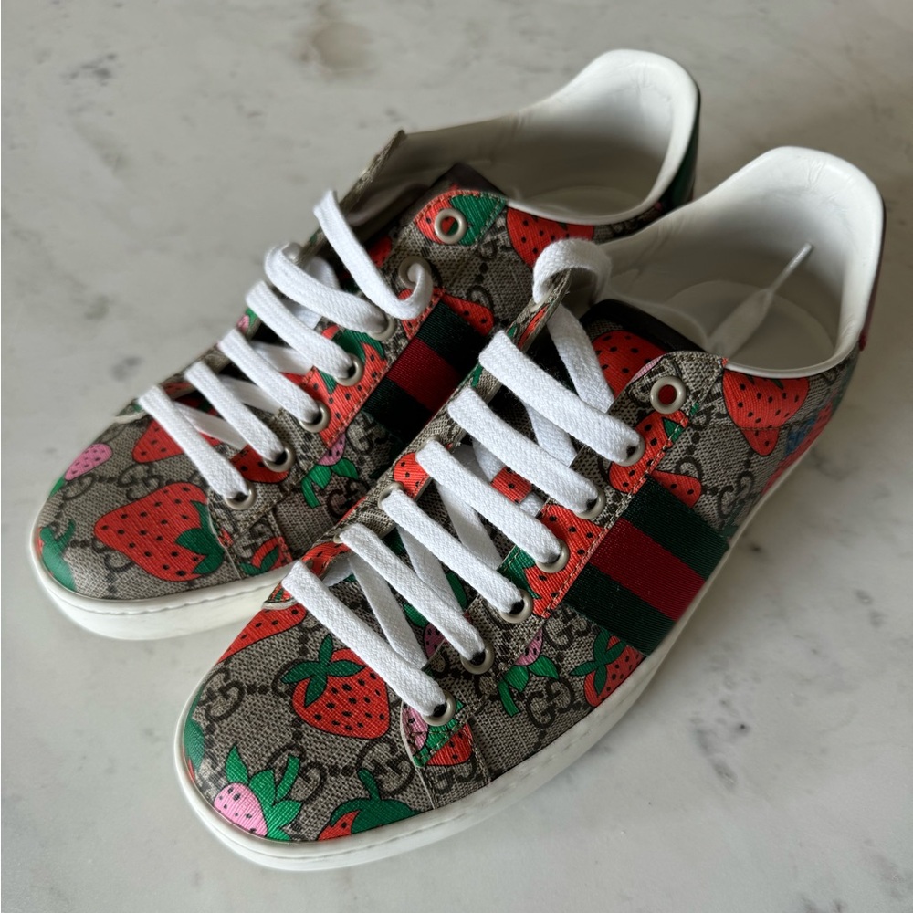 Gucci Strawberry sneaker